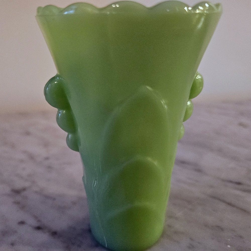 Fire King Jadeite Scalloped Vase Green Flower - Picture 4 of 7